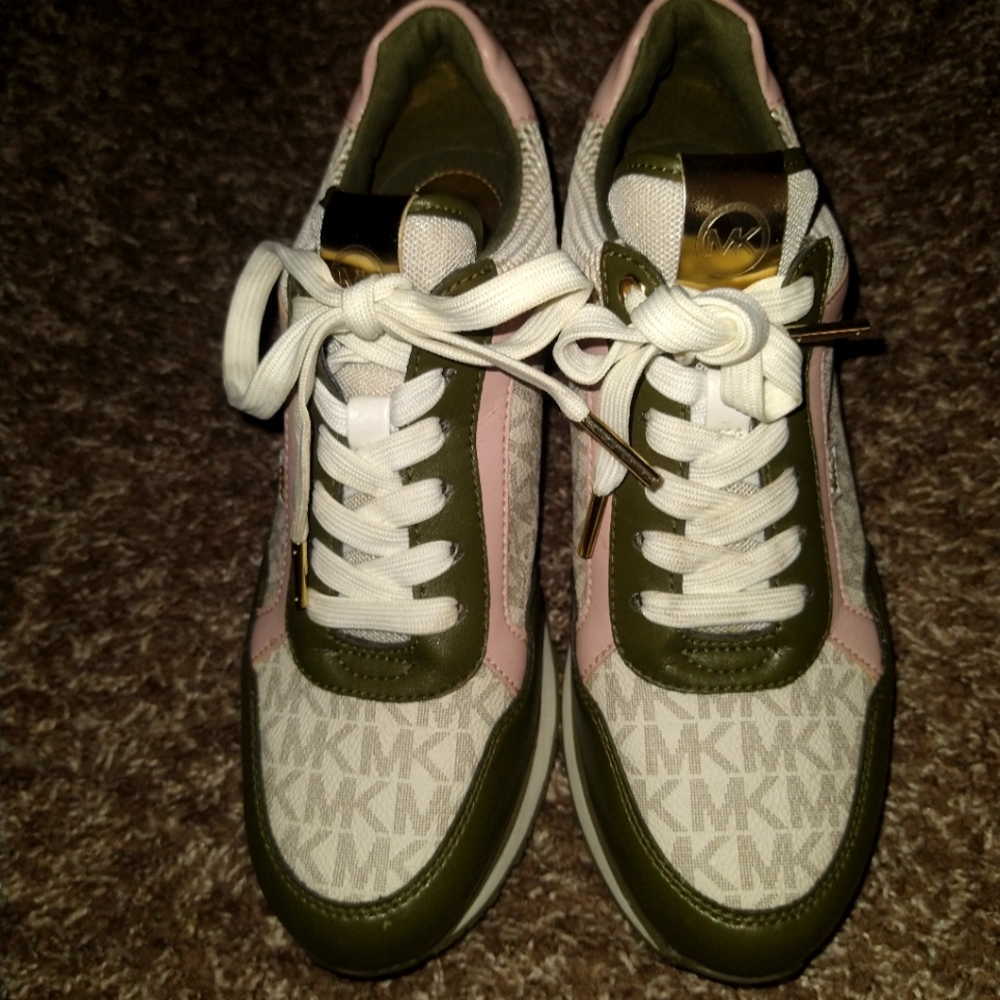 Michael Kors Ladies/Juniors Shoes Size 7.5